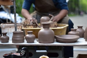 Pottery wheel and pots